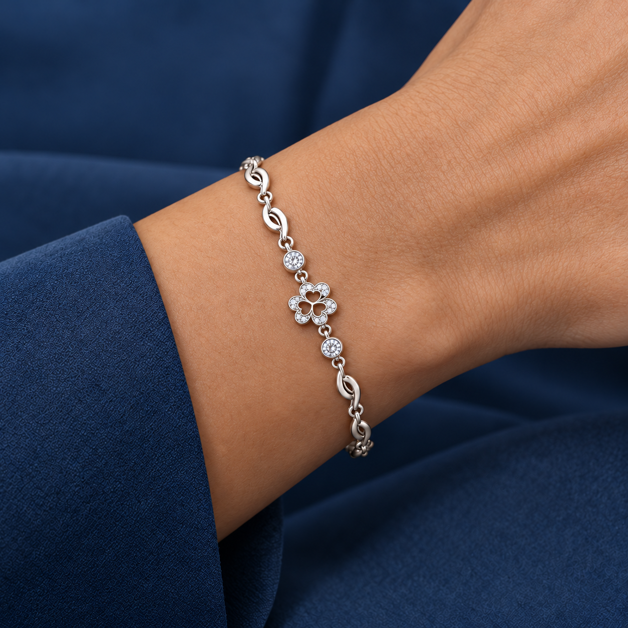925 Silver Sparkling Floral Link Bracelet